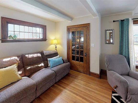 3rd image of 15610 Lakewood Heights Blvd