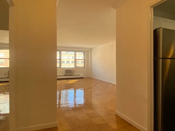 435 West 57th Street image 3 of 8