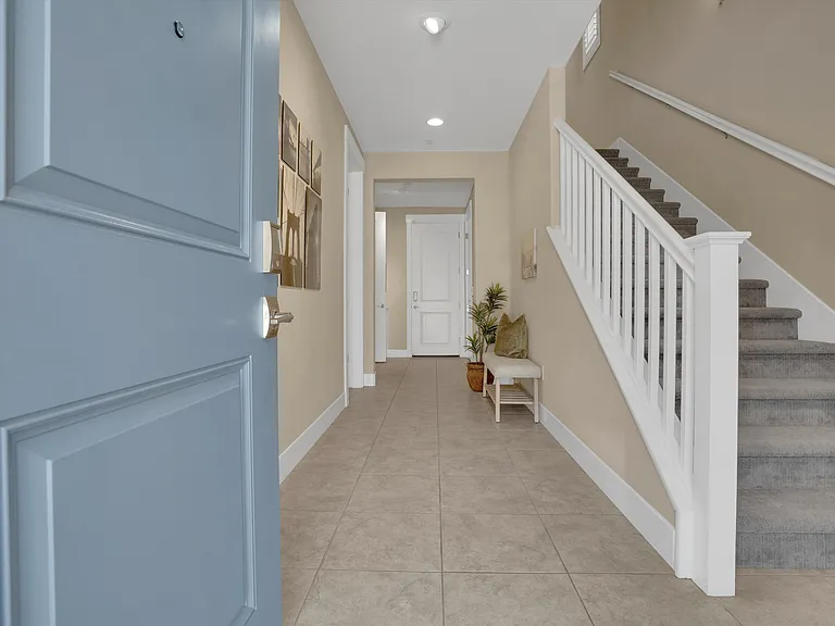 Lexington Ln — Photo 24