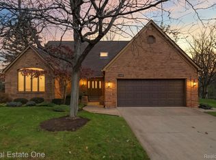 21850 Dover Ct #7, Franklin, MI 48025