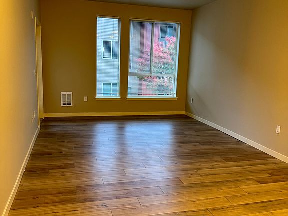 4th image of 967 Discovery Cir NE Unit 103