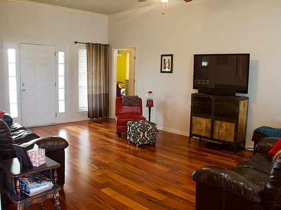 Look at those hardwoods.