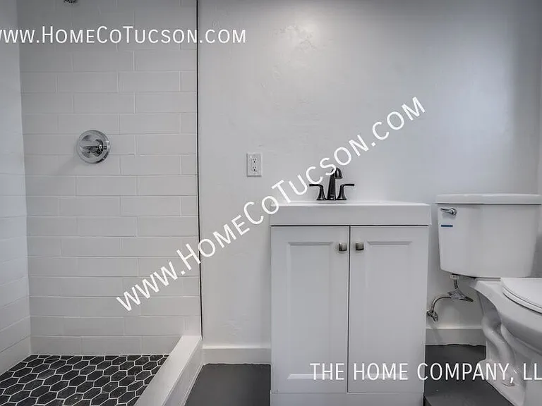 940 E Florita St — Photo 20