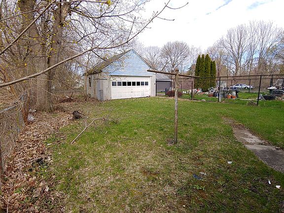 3rd image of 1632 Midland Ave