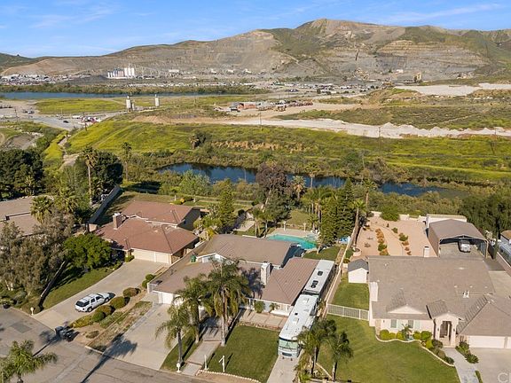 4th image of 1675 Laurel Canyon Cir