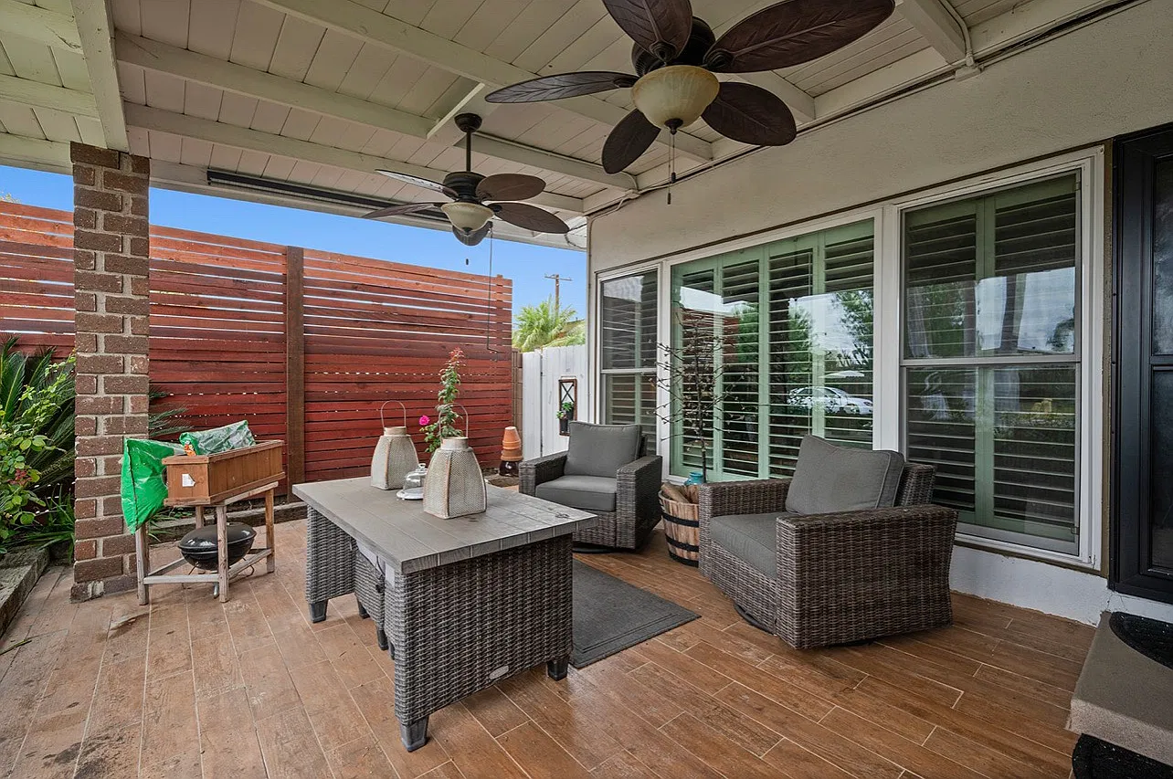 4 bed, 1297 sqft, $4,450 — Photo 3