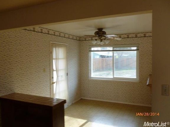 5th image of 10408 Hollydale Way