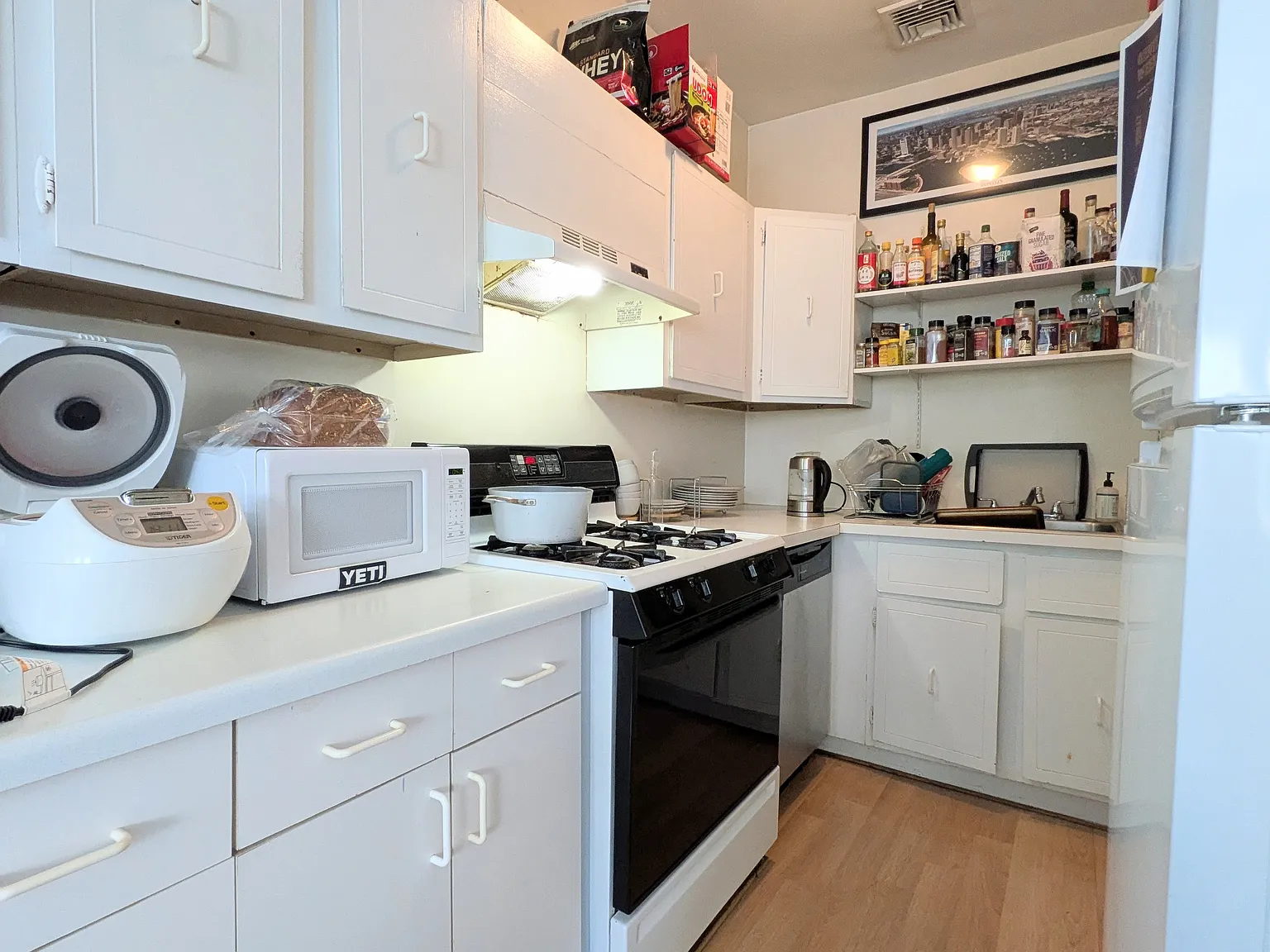 4 bed, 9999 sqft, $4,200 — Photo 4
