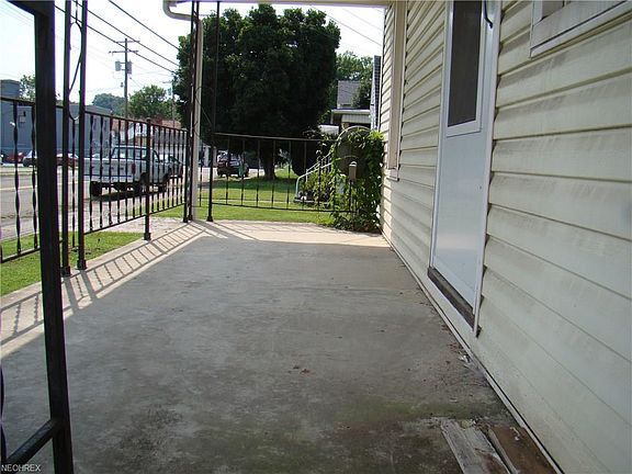 2nd image of 702 Pike St