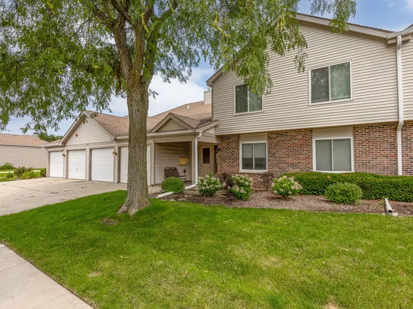 7050 Newport Dr APT 101, Woodridge, IL 60517