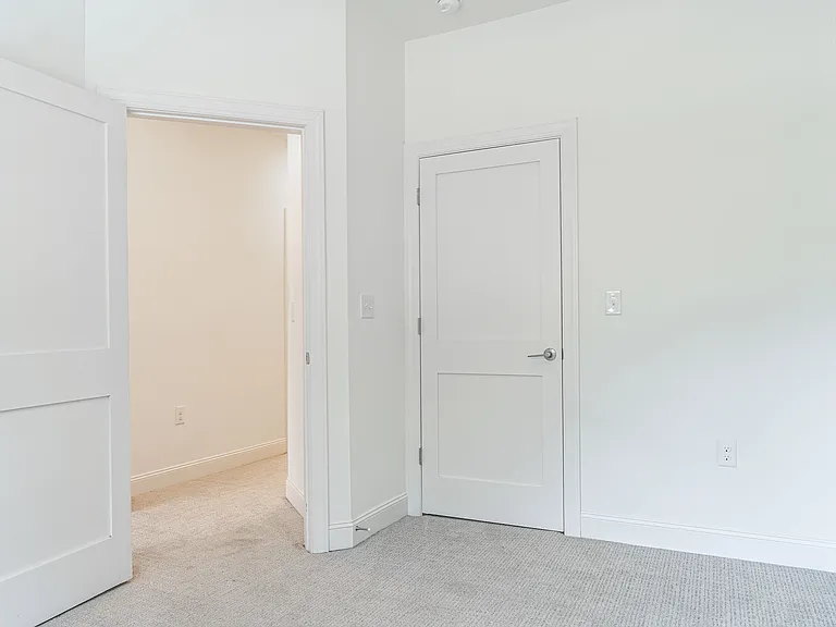 389 James St — Photo 17