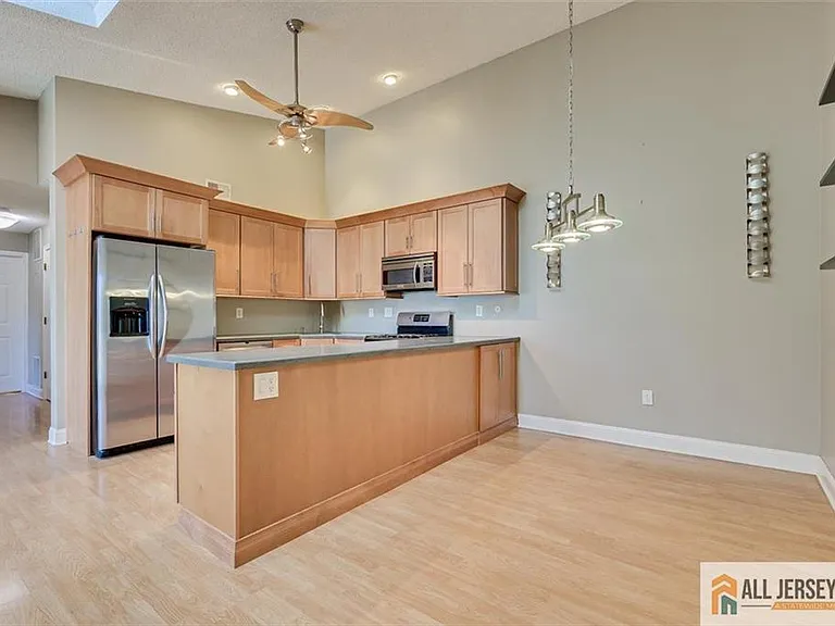 268 Kempsey Dr — Photo 9