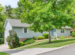 114 W Melbourne Rd, Oak Ridge, TN 37830