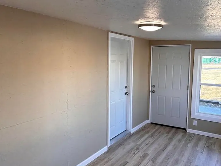 1516 E Cummins Ave — Photo 8
