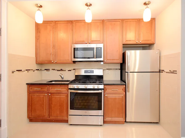 4552 N Clark Street — Photo 9