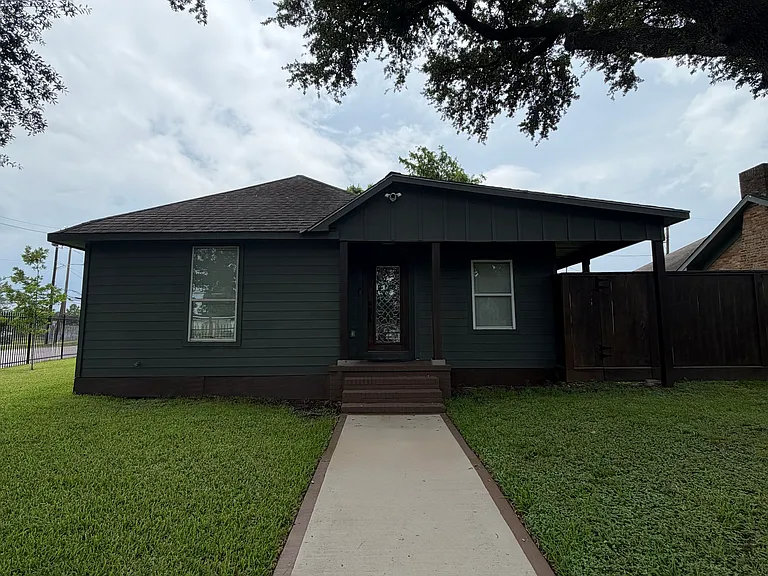 1403 Munger St — Photo 1