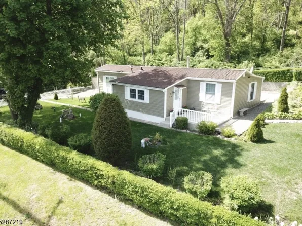 93 Swartswood Rd, Newton Town, NJ 07860