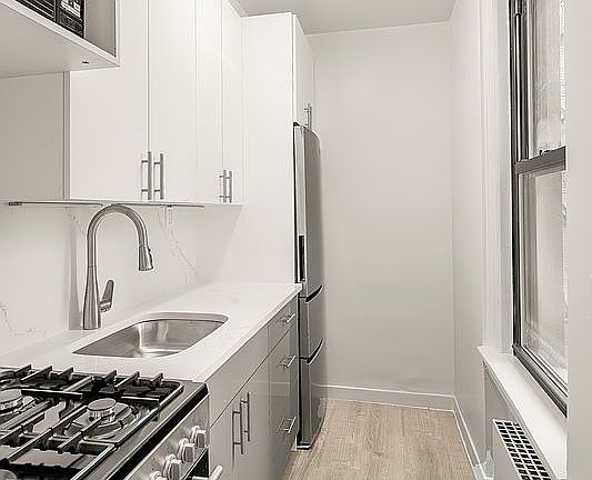 4th image of 205 E 69th St APT 4F