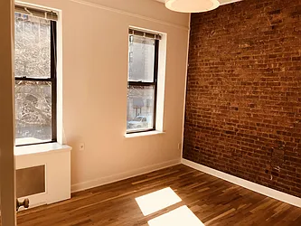 Rented by Metropolis Real Estate of Manhattan