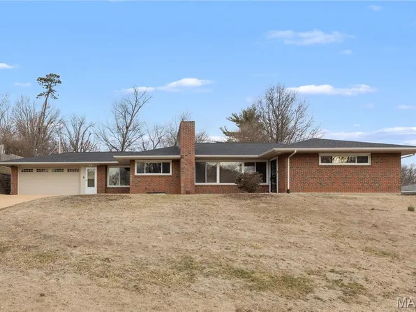 62 W Cardigan Dr, Saint Louis, MO 63135