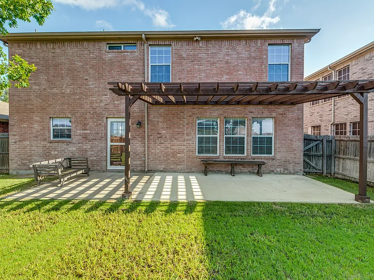 2112 Royal Acres Trl — Photo 22