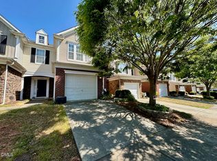 8318 Pilots View Dr, Raleigh, NC 27617