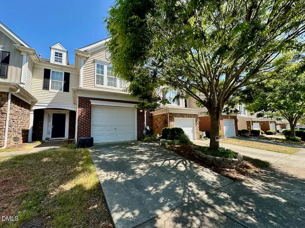 8318 Pilots View Dr, Raleigh, NC 27617