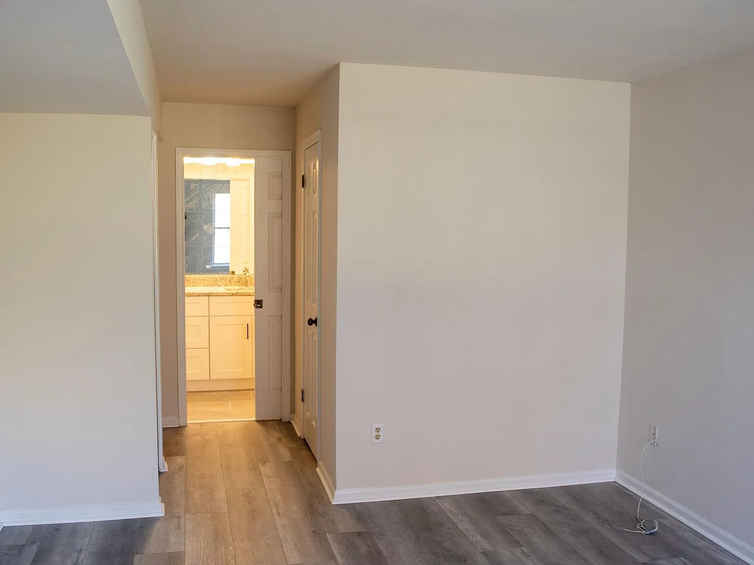 2 bed, 1007 sqft, $2,200 — Photo 3