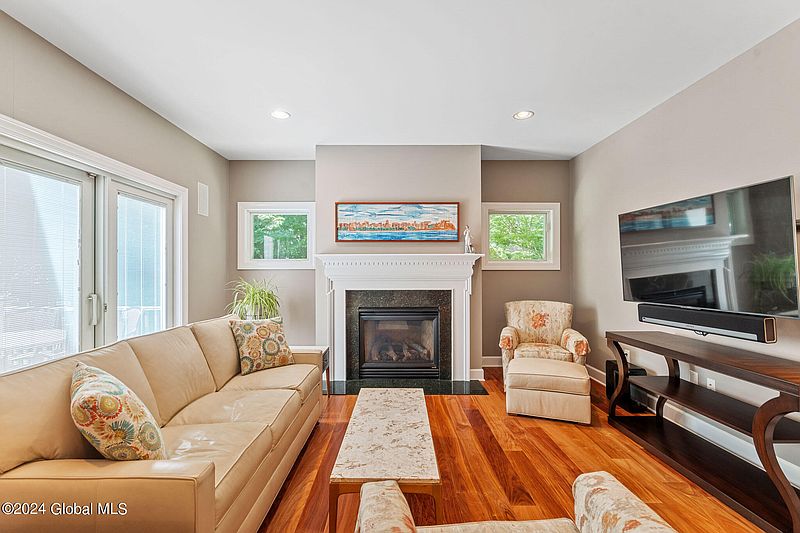 3rd image of 6256 Empire Avenue