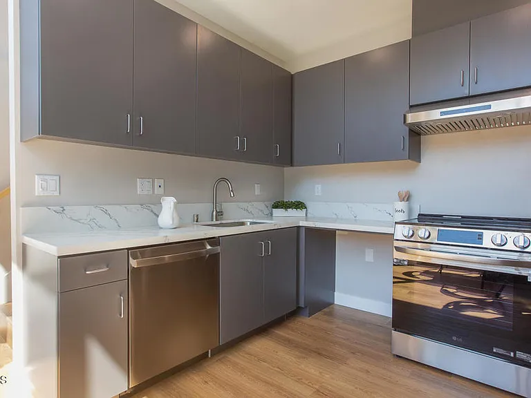 3682 Harriman Ave #2 — Photo 8