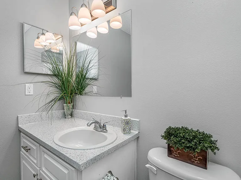 One Bedroom - 1 Bed / 1 Bath - 750 Sq.Ft.