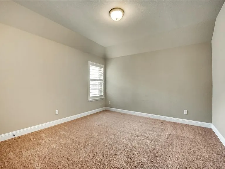 1025 Spring Falls Dr — Photo 17