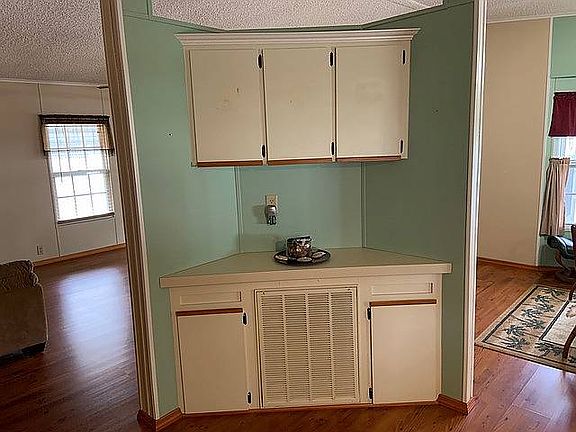 3rd image of 2404 Windermere Ln
