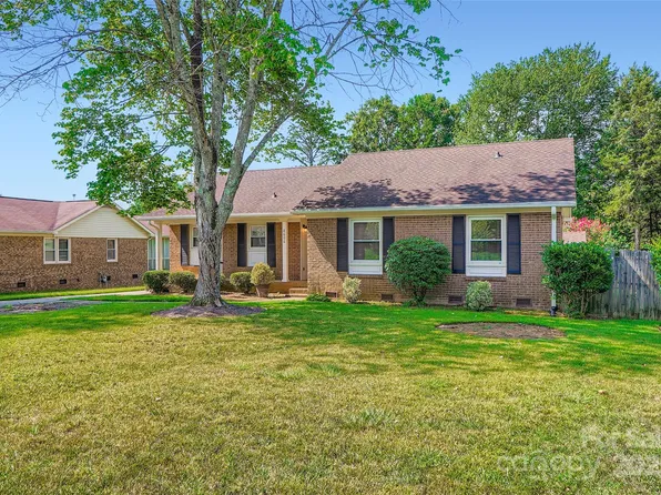 8606 Beechbrooke Rd, Charlotte, NC 28227