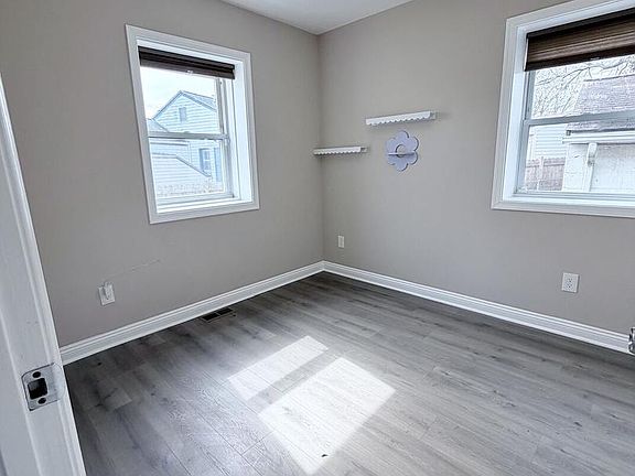 4th image of 1300 Nye St
