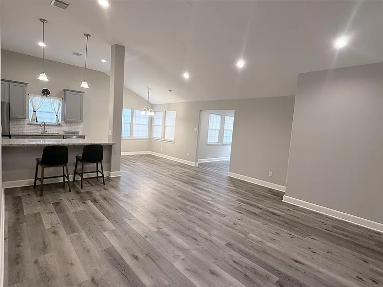 802 Sundance Valley Dr — Photo 3