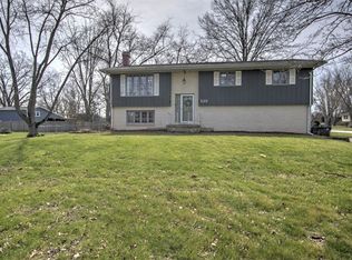 325 W Wildwood Dr, Mt Zion, IL 62549