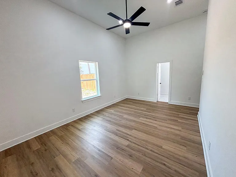 1031 Exotic Pine St #A — Photo 7