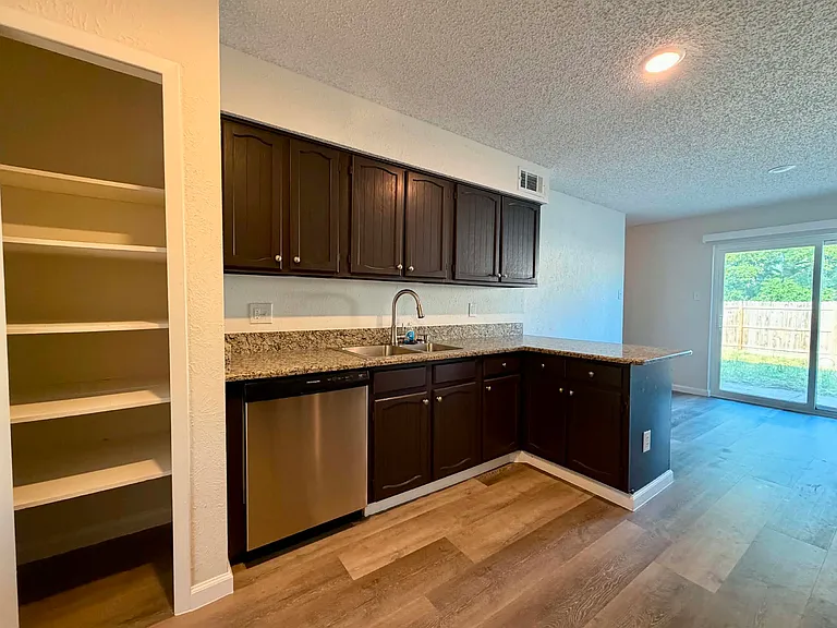 18907 Platte River Way — Photo 4