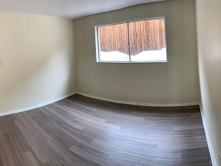 1574 N Tamarac St #B — Photo 2