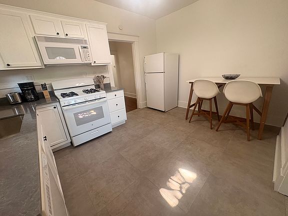 4th image of 949 S Cox St Unit 2-951