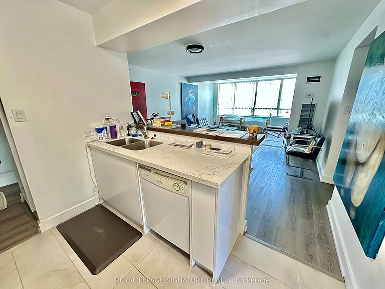 633 Bay St #419 — Photo 7