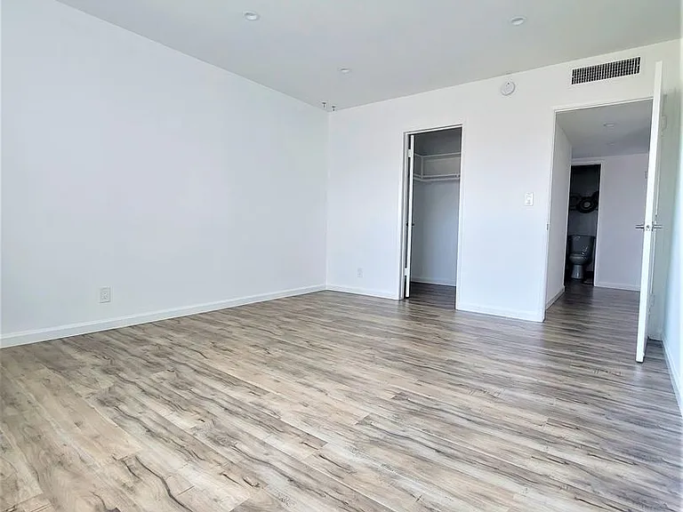 929 S Bedford St — Photo 3