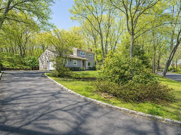 107 Red Oak Court, Port Jefferson, NY 11777