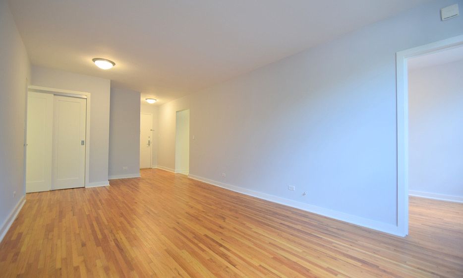 Pelham Parkway Towers - Living Room - MAT-04M