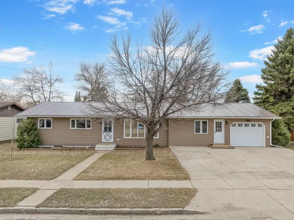 225 5th St NW, Tioga, ND 58852
