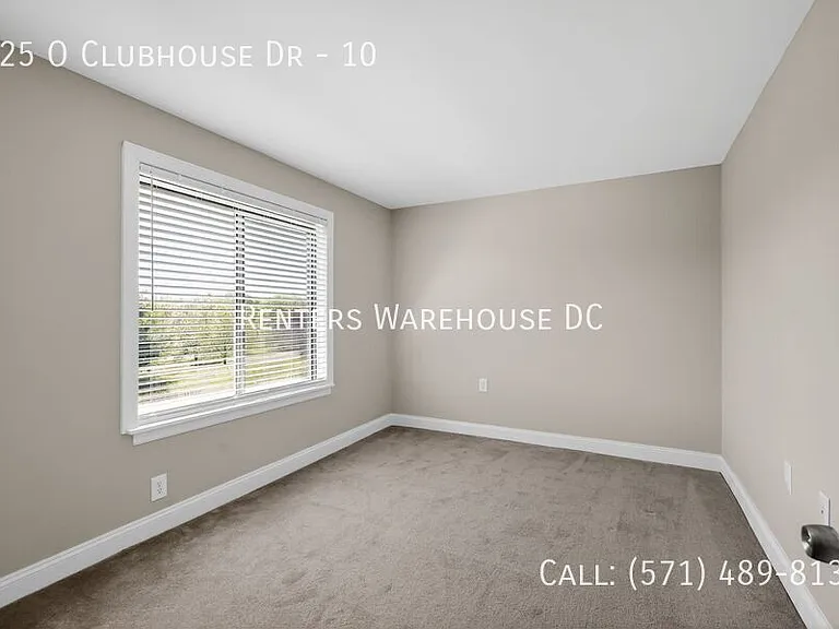 125 O'Clubhouse Dr #10 — Photo 8