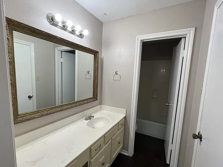 444 Lindenwood Ln W — Photo 11