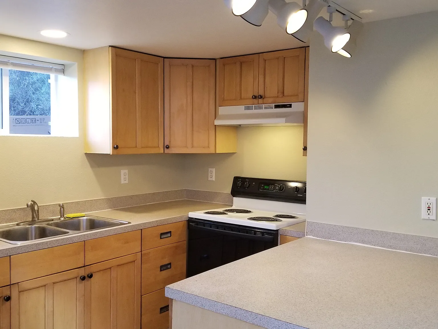 1 bed, 450 sqft, $1,395 — Photo 3