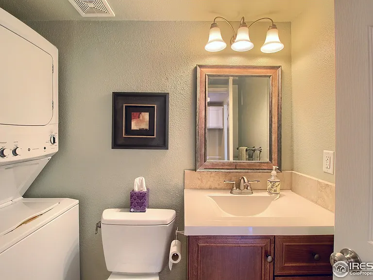 855 W Moorhead Cir — Photo 28